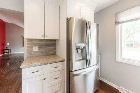 Kitchen - 435 E Park Ave, Elmhurst, IL 60126 photo 3 of 6