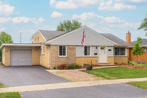 435 E Park Ave, Elmhurst, IL 60126