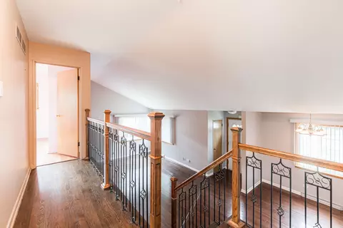 Entry Way - 435 E Park Ave, Elmhurst, IL 60126 photo 1 of 4
