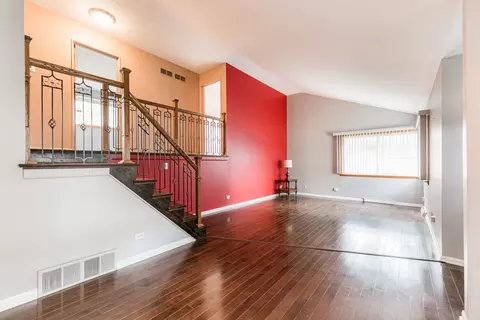 Living - 435 E Park Ave, Elmhurst, IL 60126 photo 1 of 4