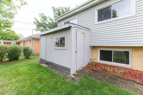 Exterior - 435 E Park Ave, Elmhurst, IL 60126 photo 7 of 10