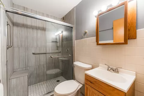Bath - 435 E Park Ave, Elmhurst, IL 60126 photo 2 of 2
