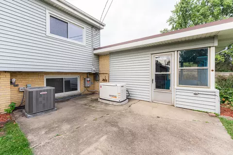 Exterior - 435 E Park Ave, Elmhurst, IL 60126 photo 6 of 10