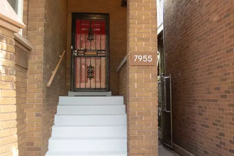 7955 S Chappel Ave, Chicago, IL 60617 photo 2
