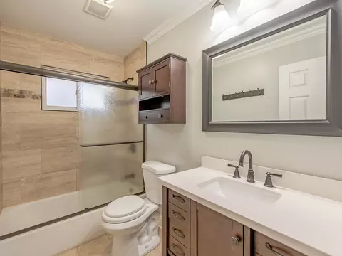 Bath - 454 E Park Ave, Elmhurst, IL 60126 photo 2 of 2