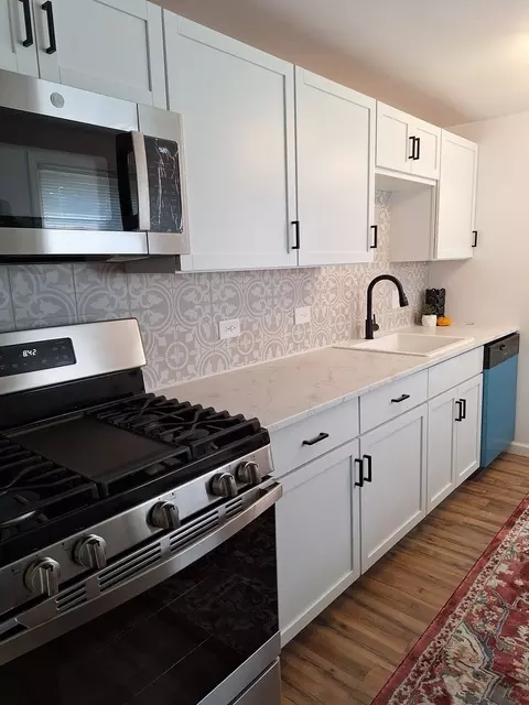 Kitchen - 16519 Honore Ave, Markham, IL 60428 photo 3 of 4