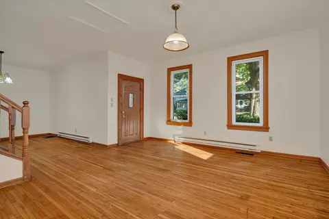 Living - 627 E Washington St, Morris, IL 60450 photo 1 of 2