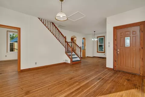 Living - 627 E Washington St, Morris, IL 60450 photo 2 of 2