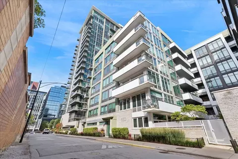 660 W Wayman St #302B, Chicago, IL 60661