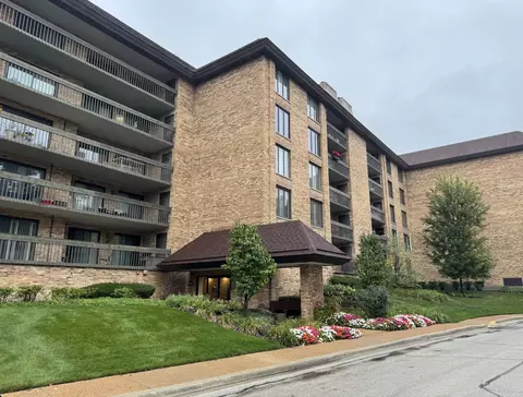 1621 Mission Hills Rd #404, Northbrook, IL 60062
