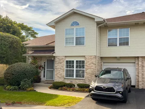 7304 Maple Dr, Justice, IL 60458