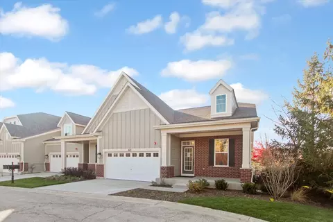 40 Tournament Dr, Hawthorn Woods, IL 60047