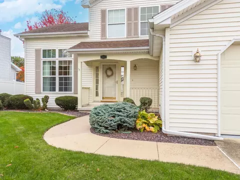 Exterior - 1015 Sawgrass Dr, Normal, IL 61761 photo 11 of 13