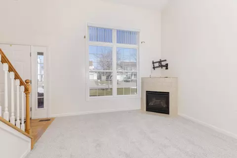 Living - 1015 Sawgrass Dr, Normal, IL 61761 photo 3 of 14