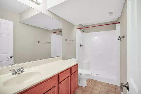 Bath - 2004 Emerald Dr, Champaign, IL 61822 photo 3 of 3
