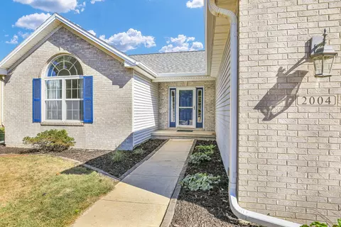 Exterior - 2004 Emerald Dr, Champaign, IL 61822 photo 2 of 2