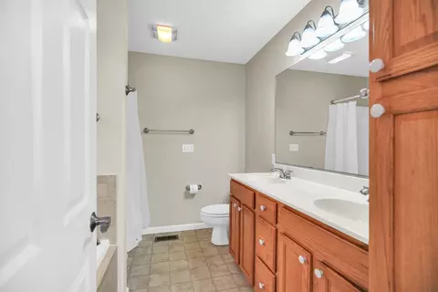 Bath - 2004 Emerald Dr, Champaign, IL 61822 photo 1 of 3