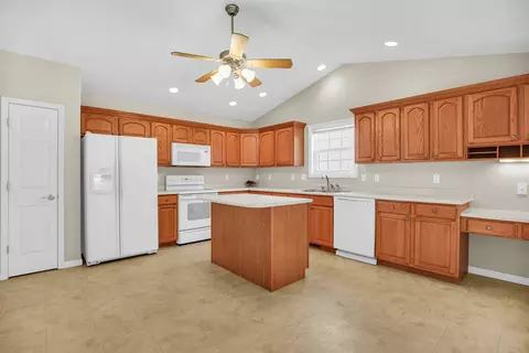 Kitchen - 2004 Emerald Dr, Champaign, IL 61822 photo 1 of 1
