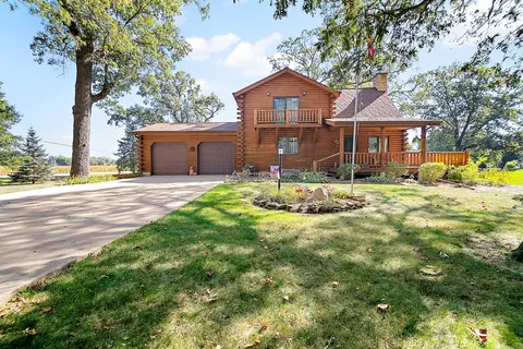 3527 S Wayne Ave, Saint Anne, IL 60964