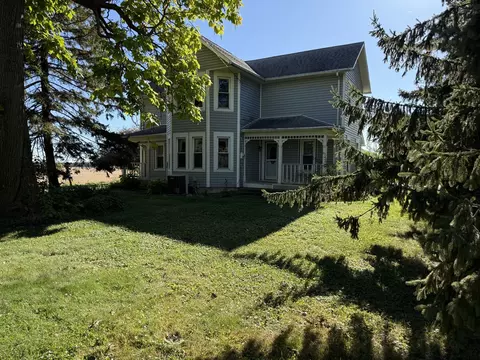 7707 Us Highway 20 Hwy, Lena, IL 61048