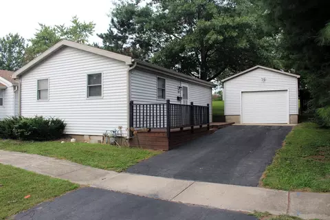 613 S Quincy St, Clinton, IL 61727
