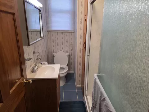 Bath - 712 E Monroe St, Bloomington, IL 61701 photo 1 of 1
