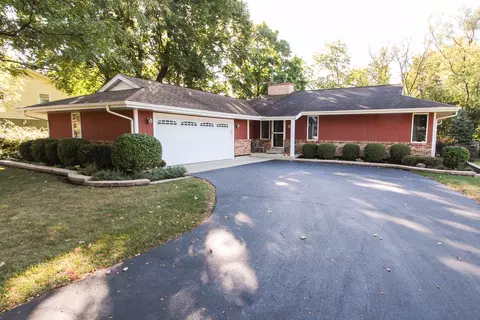 997 Meadow Ln, Elgin, IL 60123