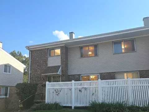 823 White Oak Ln, University Park, IL 60484