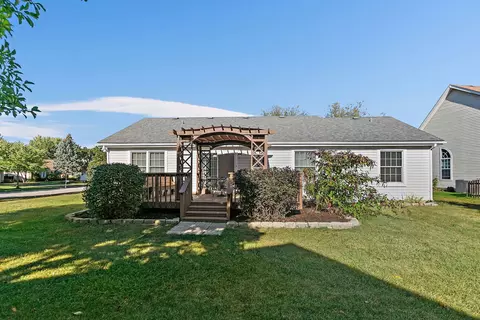 Exterior - 577 Eastwick Ln, Bartlett, IL 60103 photo 5 of 6