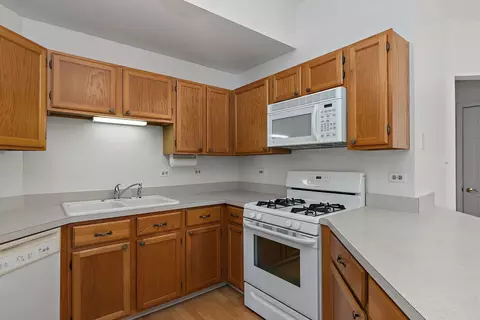 Kitchen - 577 Eastwick Ln, Bartlett, IL 60103 photo 2 of 2