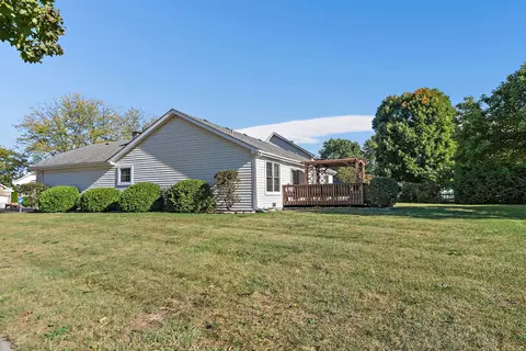 Exterior - 577 Eastwick Ln, Bartlett, IL 60103 photo 4 of 6