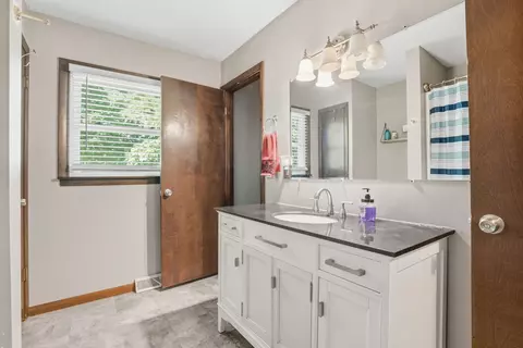 Bath - 112 Crestview Dr, Hamilton, IL 62341 photo 1 of 2