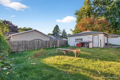 Exterior - 135 Springleaf Dr, Bolingbrook, IL 60440 photo 1 of 2