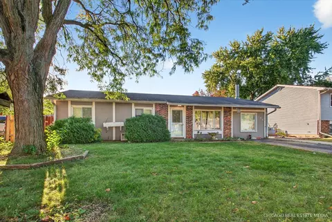 135 Springleaf Dr, Bolingbrook, IL 60440