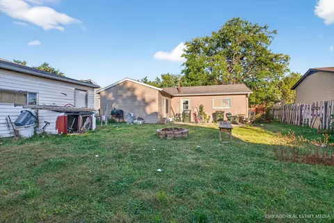 Exterior - 135 Springleaf Dr, Bolingbrook, IL 60440 photo 2 of 2