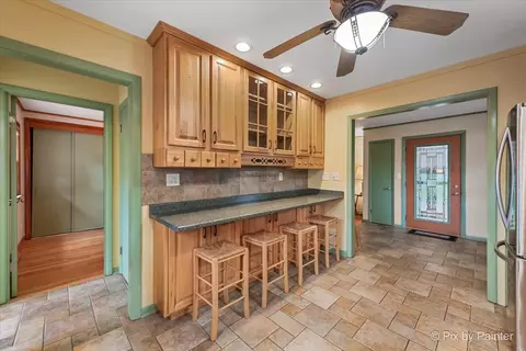 Entry Way - 1911 Highview Ave, Mchenry, IL 60050 photo 2 of 3