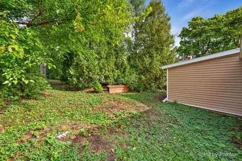 Exterior - 1911 Highview Ave, Mchenry, IL 60050 photo 10 of 13