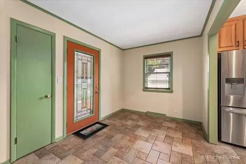 Entry Way - 1911 Highview Ave, Mchenry, IL 60050 photo 1 of 3