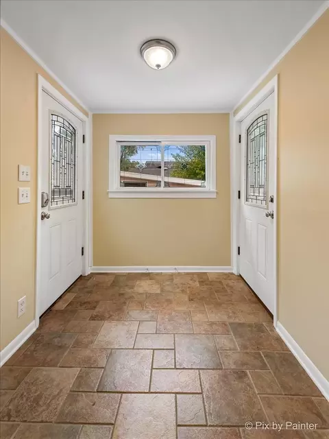 Entry Way - 1911 Highview Ave, Mchenry, IL 60050 photo 3 of 3