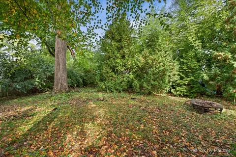 Exterior - 1911 Highview Ave, Mchenry, IL 60050 photo 7 of 13