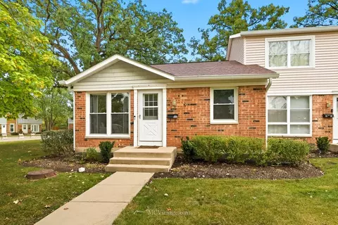 3098 Lynnwood Ct, Streamwood, IL 60107