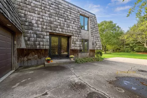 9213 High Meadow Ln, Bull Valley, IL 60098