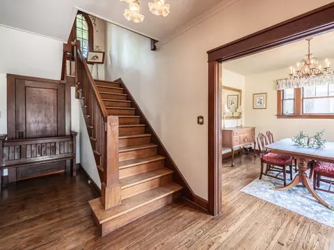 Entry Way - 650 Park St, Elgin, IL 60120 photo 3 of 5
