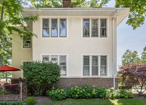 Exterior - 650 Park St, Elgin, IL 60120 photo 3 of 5