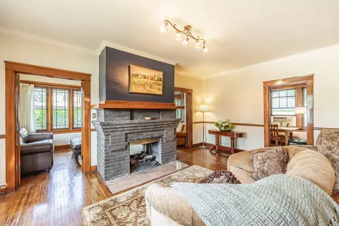 Living - 650 Park St, Elgin, IL 60120 photo 1 of 7