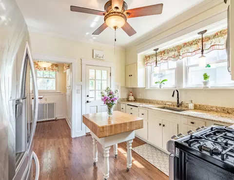 Kitchen - 650 Park St, Elgin, IL 60120 photo 3 of 3