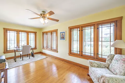 Living - 650 Park St, Elgin, IL 60120 photo 6 of 7