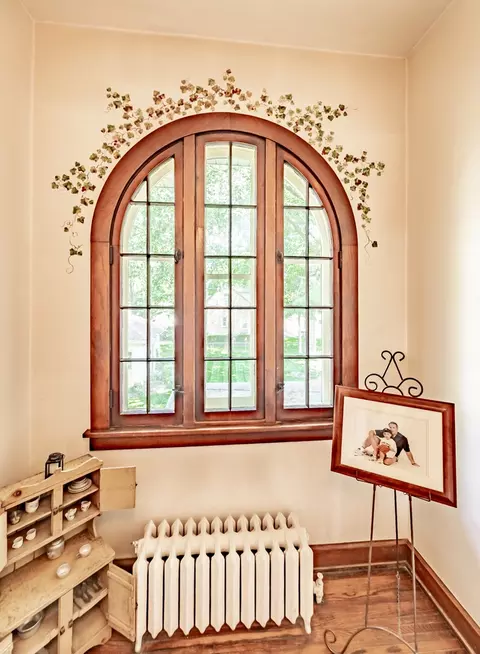 Entry Way - 650 Park St, Elgin, IL 60120 photo 5 of 5