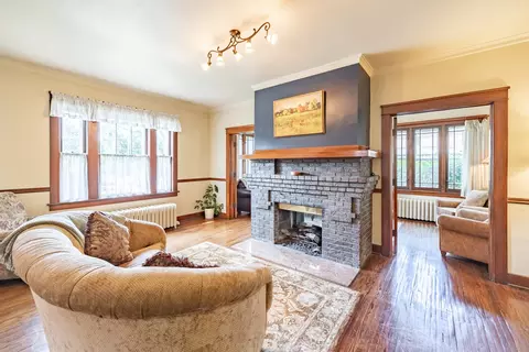 Living - 650 Park St, Elgin, IL 60120 photo 2 of 7