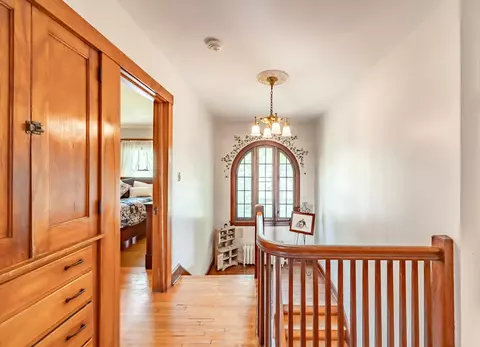 Entry Way - 650 Park St, Elgin, IL 60120 photo 4 of 5